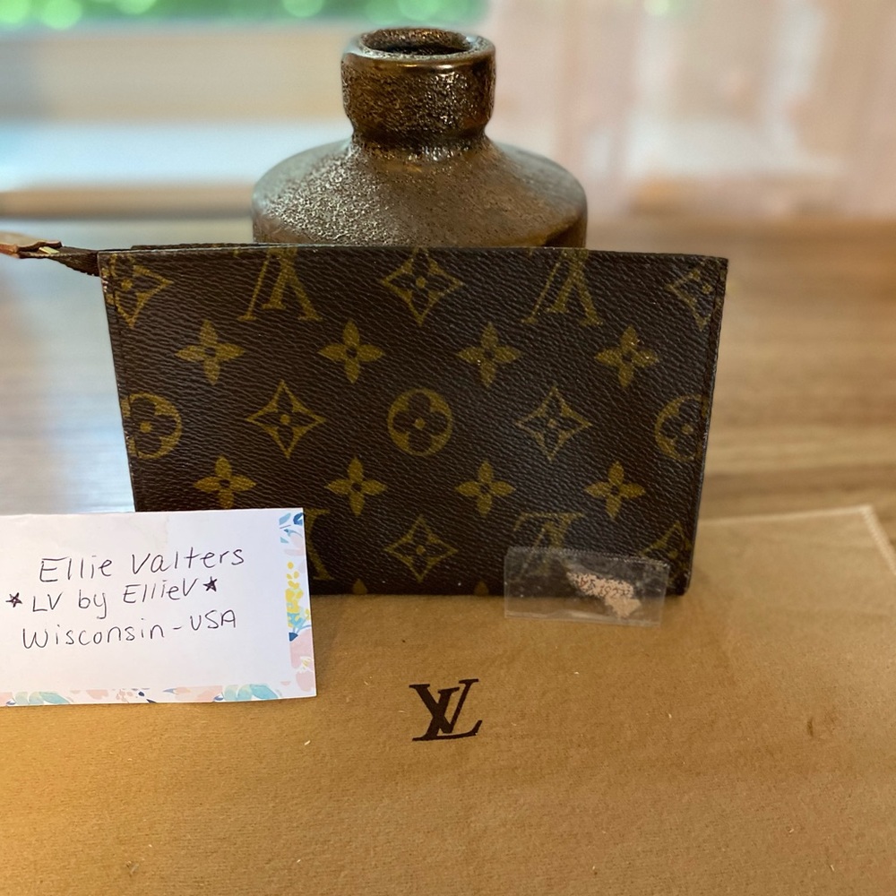 Louis Vuitton bucket pm pouch